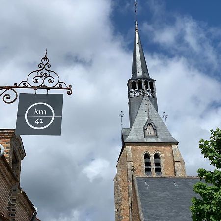 Km 41 Hotel Chaumont-sur-Tharonne Bagian luar foto