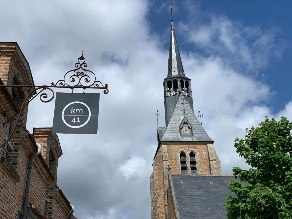 Km 41 Hotel Chaumont-sur-Tharonne Bagian luar foto