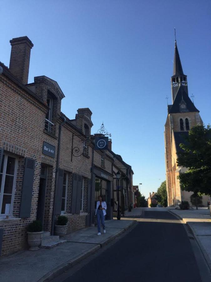 Km 41 Hotel Chaumont-sur-Tharonne Bagian luar foto